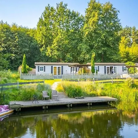 Single-story By The Pond No 3 بيت للعطل *